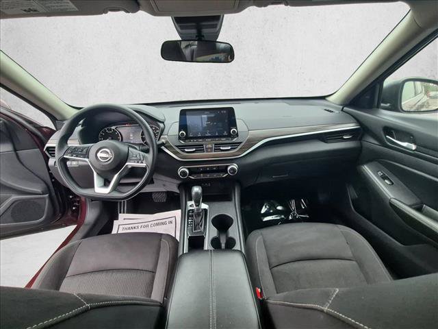 Used 2025 Nissan Altima 2.5 SV FWD image 17