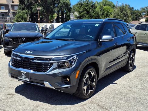 Used 2024 Kia Seltos EX FWD image 25