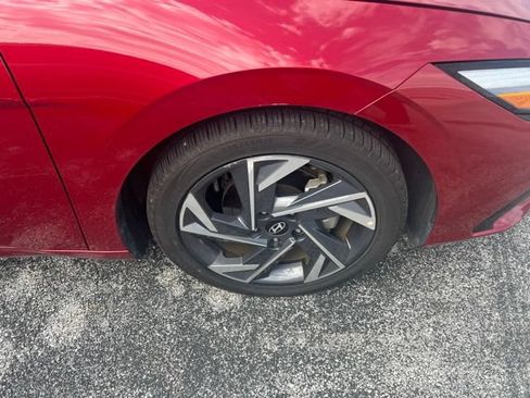 Used 2025 Hyundai Elantra SEL FWD image 14