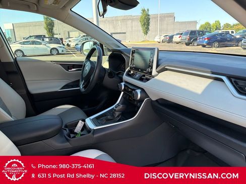 Used 2020 Toyota RAV4 XLE Premium FWD image 46