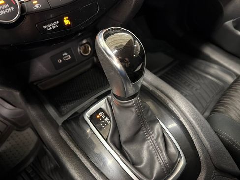 Used 2018 Nissan Rogue SV FWD image 24