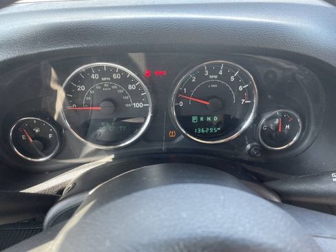 Used 2015 Jeep Wrangler Unlimited Rubicon w/ Connectivity Group AWD/4WD image 20