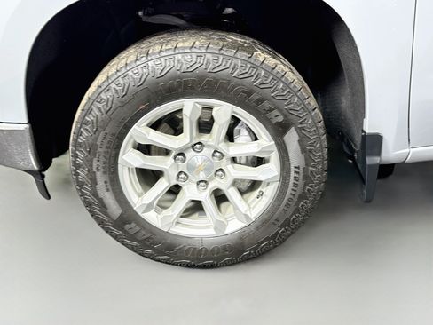 Used 2024 Chevrolet Silverado 1500 LT AWD/4WD image 37