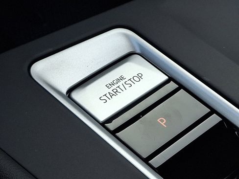 New 2026 Volkswagen Atlas SE image 17