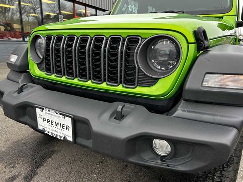 Used 2025 Jeep Wrangler Sport S image 11