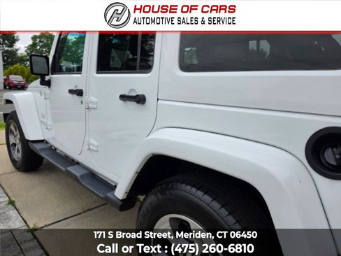 Used 2016 Jeep Wrangler Unlimited Sahara w/ Dual Top Group AWD/4WD image 17