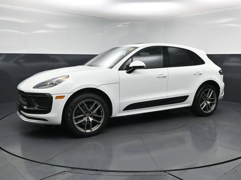 Used 2025 Porsche Macan AWD/4WD image 1