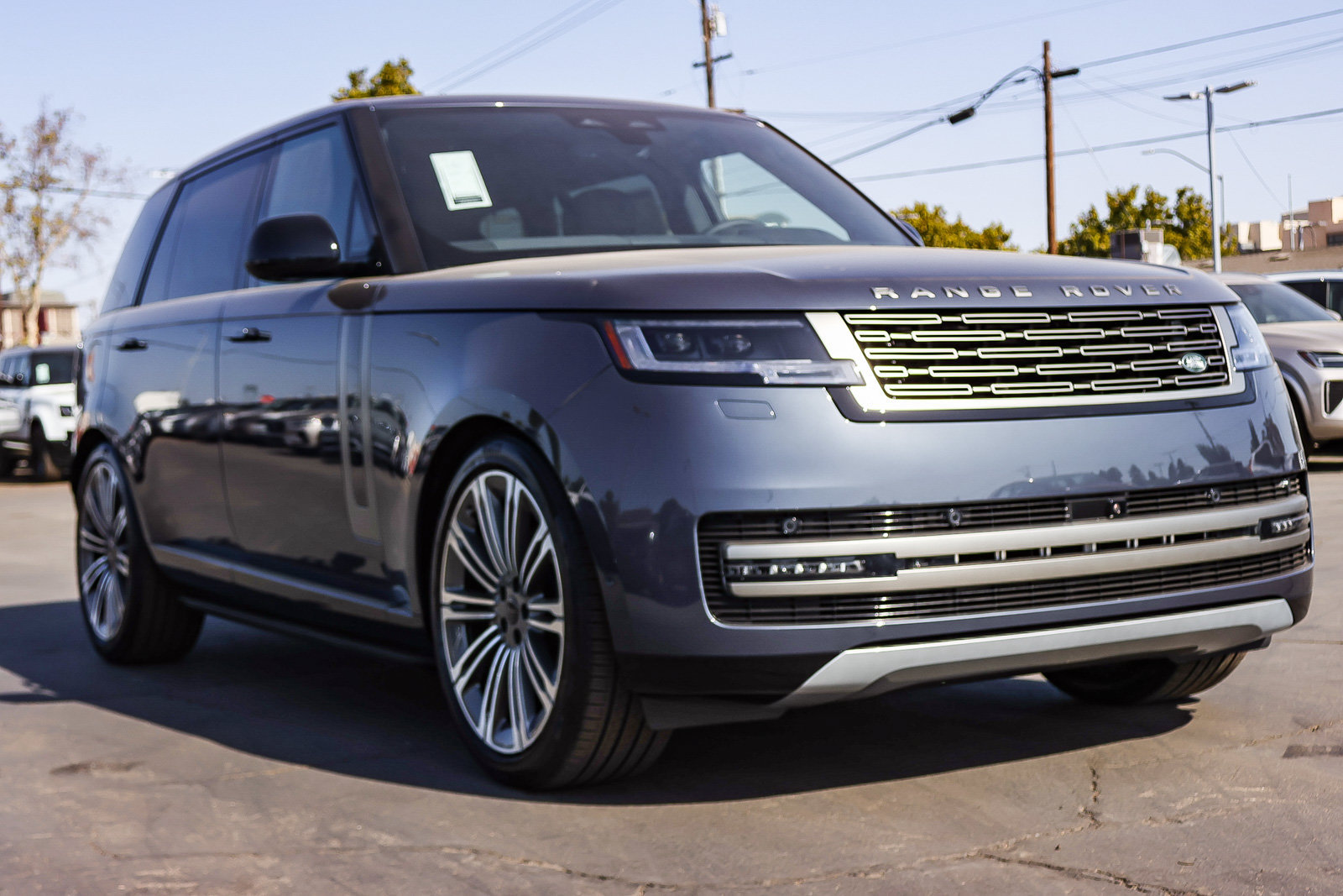 New 2026 Land Rover Range Rover Long Wheelbase SE AWD/4WD image 3