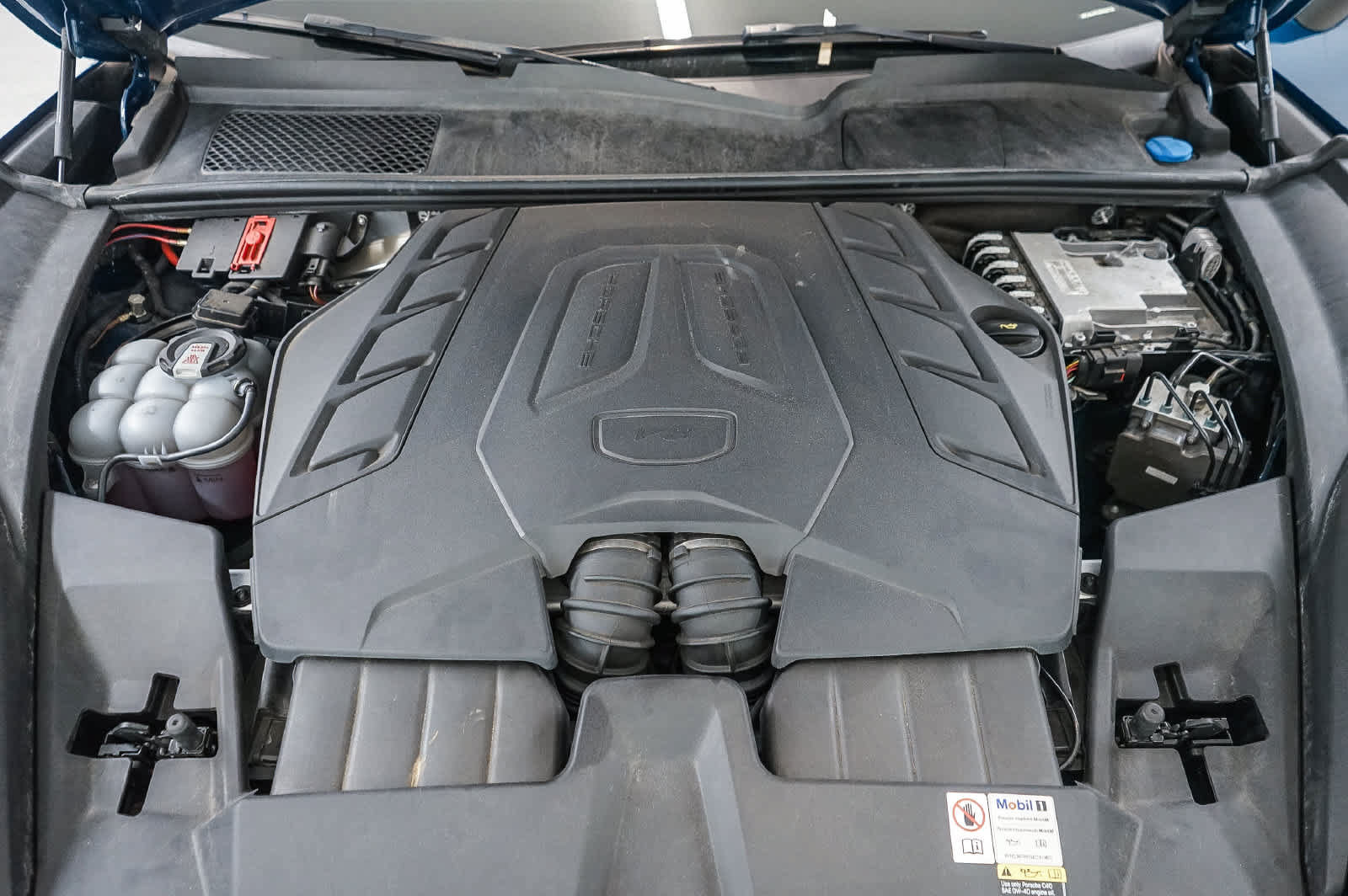 Certified 2024 Porsche Cayenne S AWD/4WD image 32