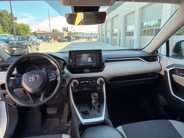 Used 2021 Toyota RAV4 XLE AWD/4WD image 11