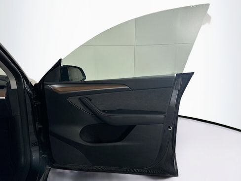 Used 2024 Tesla Model Y Long Range image 32