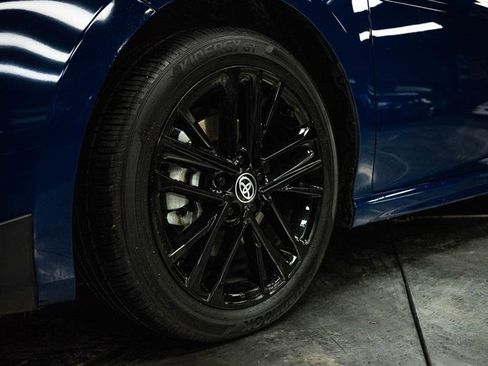 Used 2025 Toyota Camry SE image 3