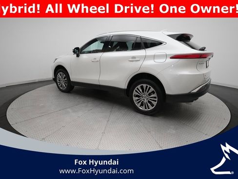 Used 2024 Toyota Venza XLE image 12