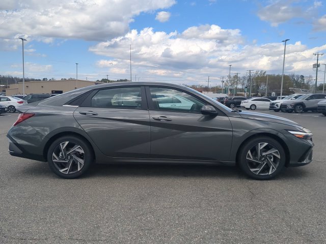 Used 2026 Hyundai Elantra Limited FWD image 3