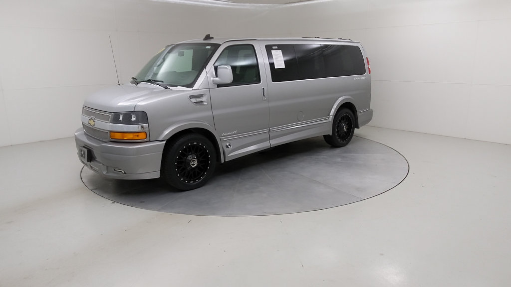Used 2020 Chevrolet Express 2500 w/ Enhanced Convenience Package RWD image 18