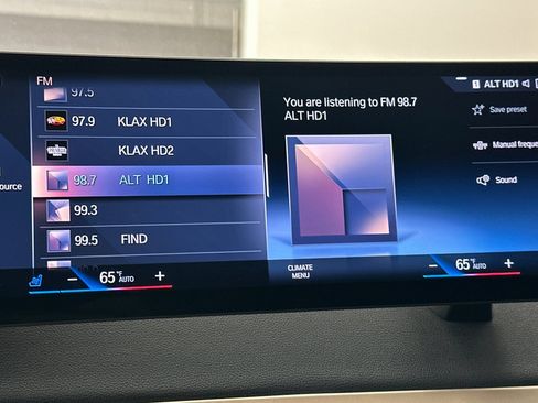 Used 2023 BMW iX xDrive50 w/ Sport Package image 22