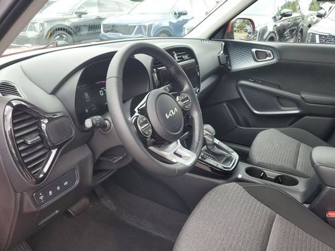 Used 2024 Kia Soul EX FWD image 11