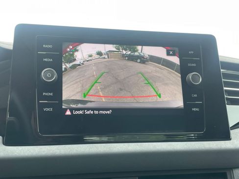 Used 2025 Volkswagen Jetta SE image 17