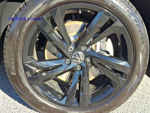 Used 2024 Volkswagen Tiguan SE R-Line image 9