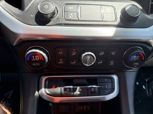 Used 2020 GMC Acadia SLT w/ Premium Package AWD/4WD image 29