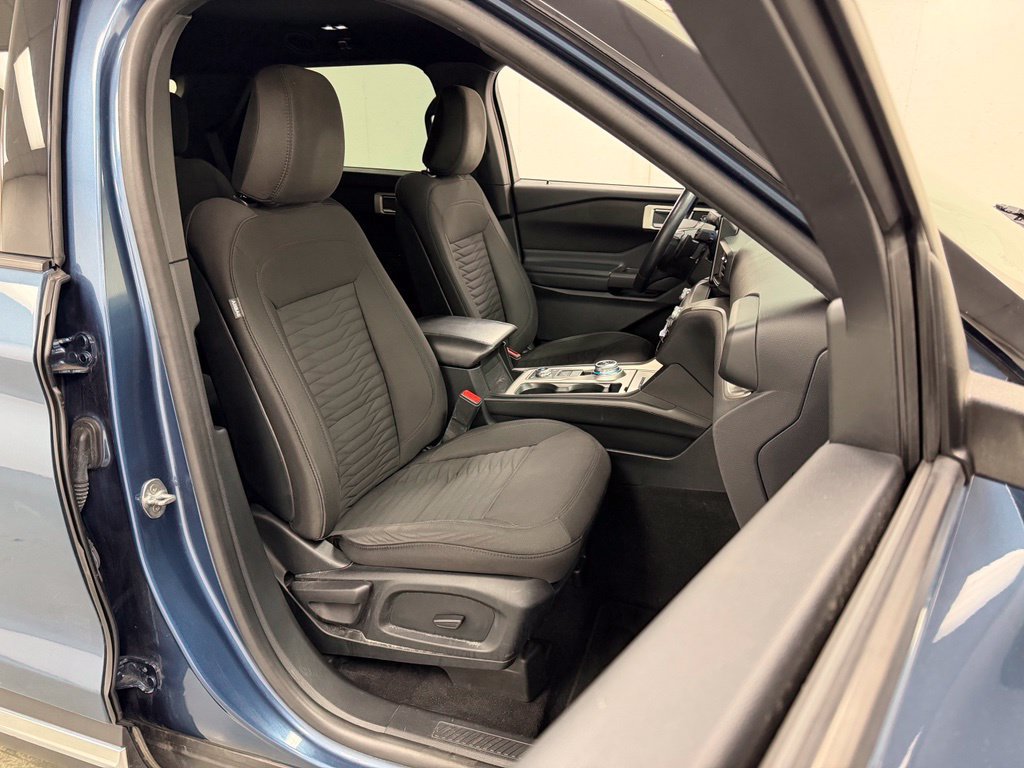 Used 2020 Ford Explorer XLT w/ Comfort Package AWD/4WD image 11
