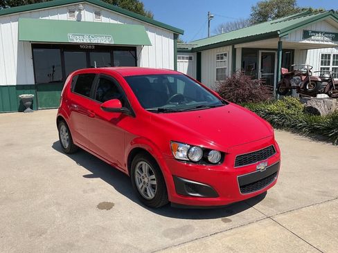 Used 2015 Chevrolet Sonic LT FWD image 3