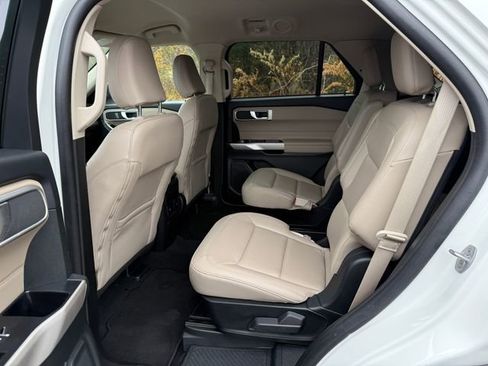 Used 2023 Ford Explorer XLT w/ Equipment Group 202A image 4