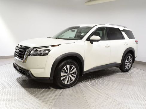 Used 2023 Nissan Pathfinder SL w/ Lighting Package (N92) AWD/4WD image 10