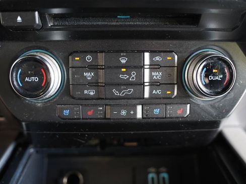 Used 2016 Ford F150 Platinum w/ Equipment Group 701A Luxury image 21