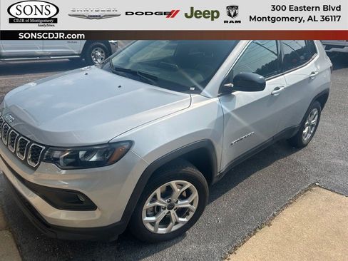 Used 2025 Jeep Compass Latitude AWD/4WD image 1