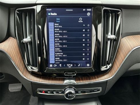 Certified 2023 Volvo XC60 B5 Plus w/ Climate Package image 16