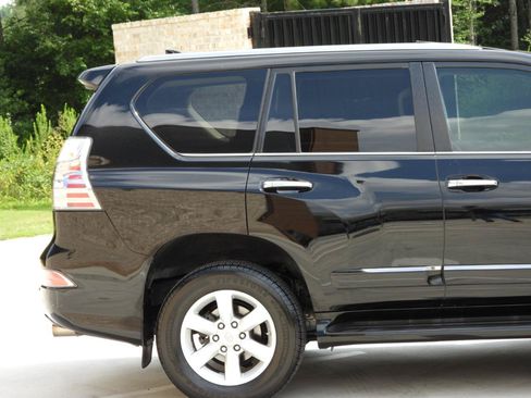 Used 2017 Lexus GX 460 w/ Navigation Package AWD/4WD image 32