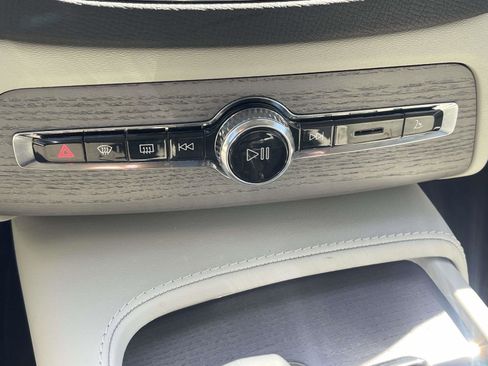 Certified 2024 Volvo XC90 T8 Plus w/ Protection Package Premier image 28