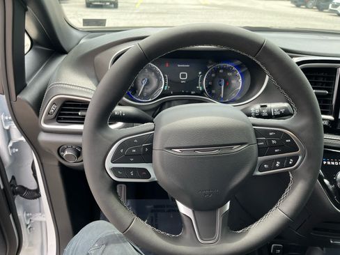 New 2027 Chrysler Pacifica Select w/ Family Tech Group FWD image 13