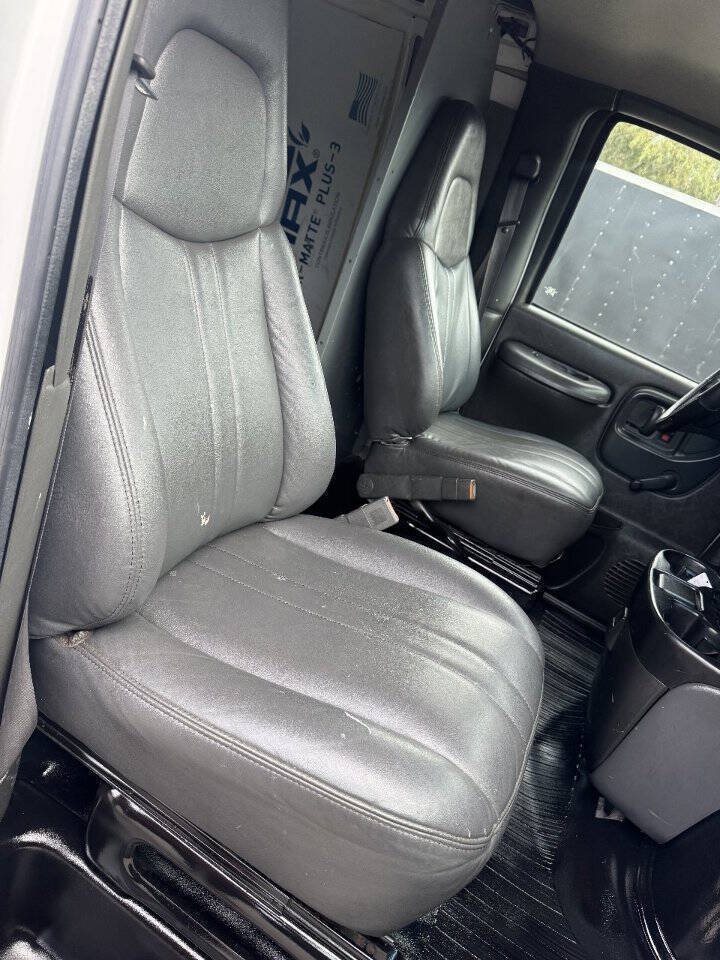 Used 2001 Chevrolet Express 2500 RWD image 14