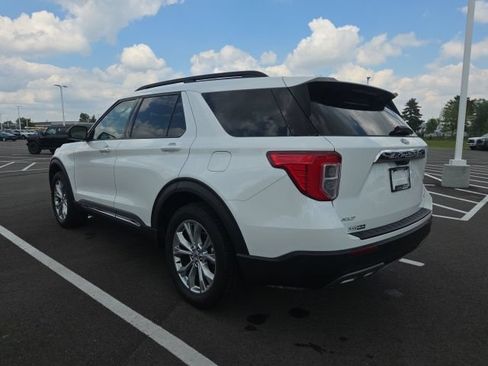 Used 2021 Ford Explorer XLT w/ Equipment Group 202A AWD/4WD image 15