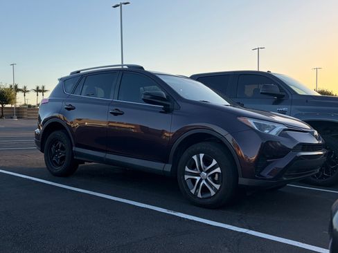 Used 2017 Toyota RAV4 LE w/ Carpet Mat Package image 2