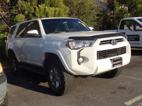 Used 2020 Toyota 4Runner SR5 Premium image 3