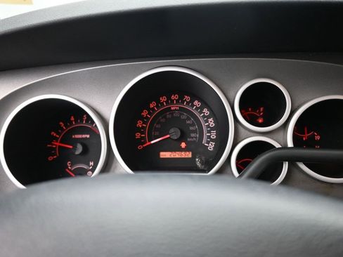 Used 2011 Toyota Tundra 4x4 Double Cab image 18