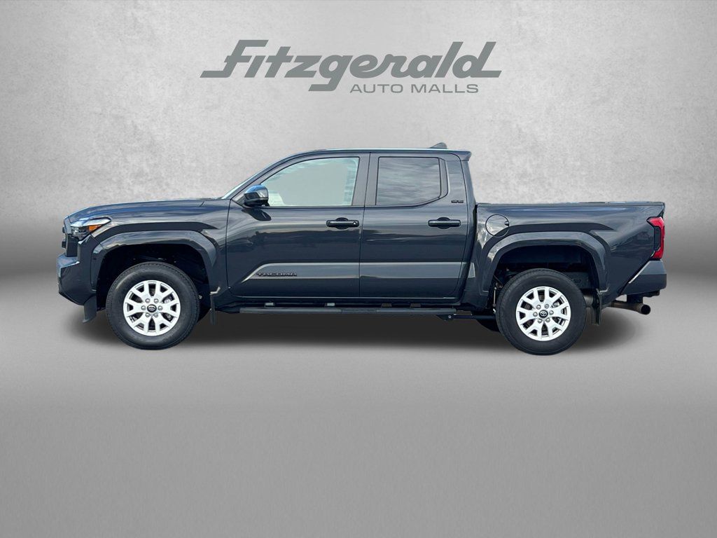 Used 2024 Toyota Tacoma SR5 AWD/4WD image 5
