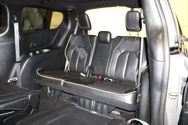 Certified 2025 Chrysler Pacifica Limited FWD image 31