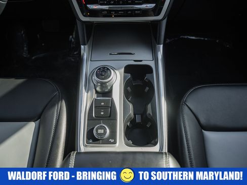 Used 2022 Ford Explorer XLT w/ Equipment Group 202A image 29