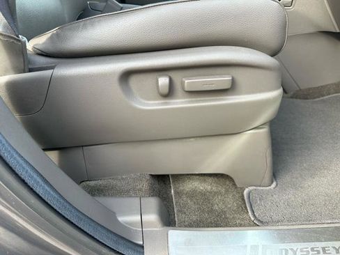 Used 2013 Honda Odyssey Touring Elite image 11