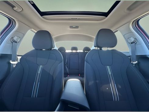 New 2025 Hyundai Elantra SEL image 9