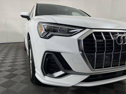 Used 2025 Audi Q3 2.0T Premium w/ Convenience Package image 3
