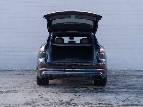 Certified 2022 Porsche Cayenne S image 14