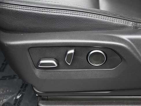 Used 2025 GMC Yukon Denali AWD/4WD image 11