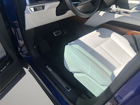 New 2026 Cadillac Vistiq Sport w/ LPO, Floor Liner Package image 28