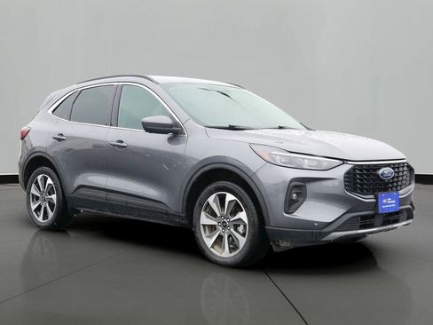 Used 2024 Ford Escape Platinum image 4