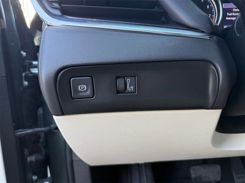 Used 2023 Buick Enclave Essence image 17